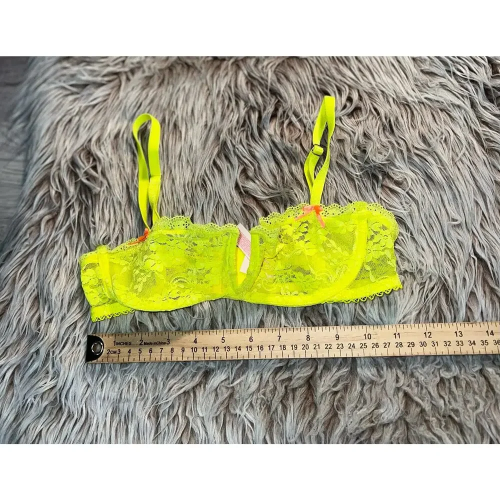 Victoria Secret women’s laced bra